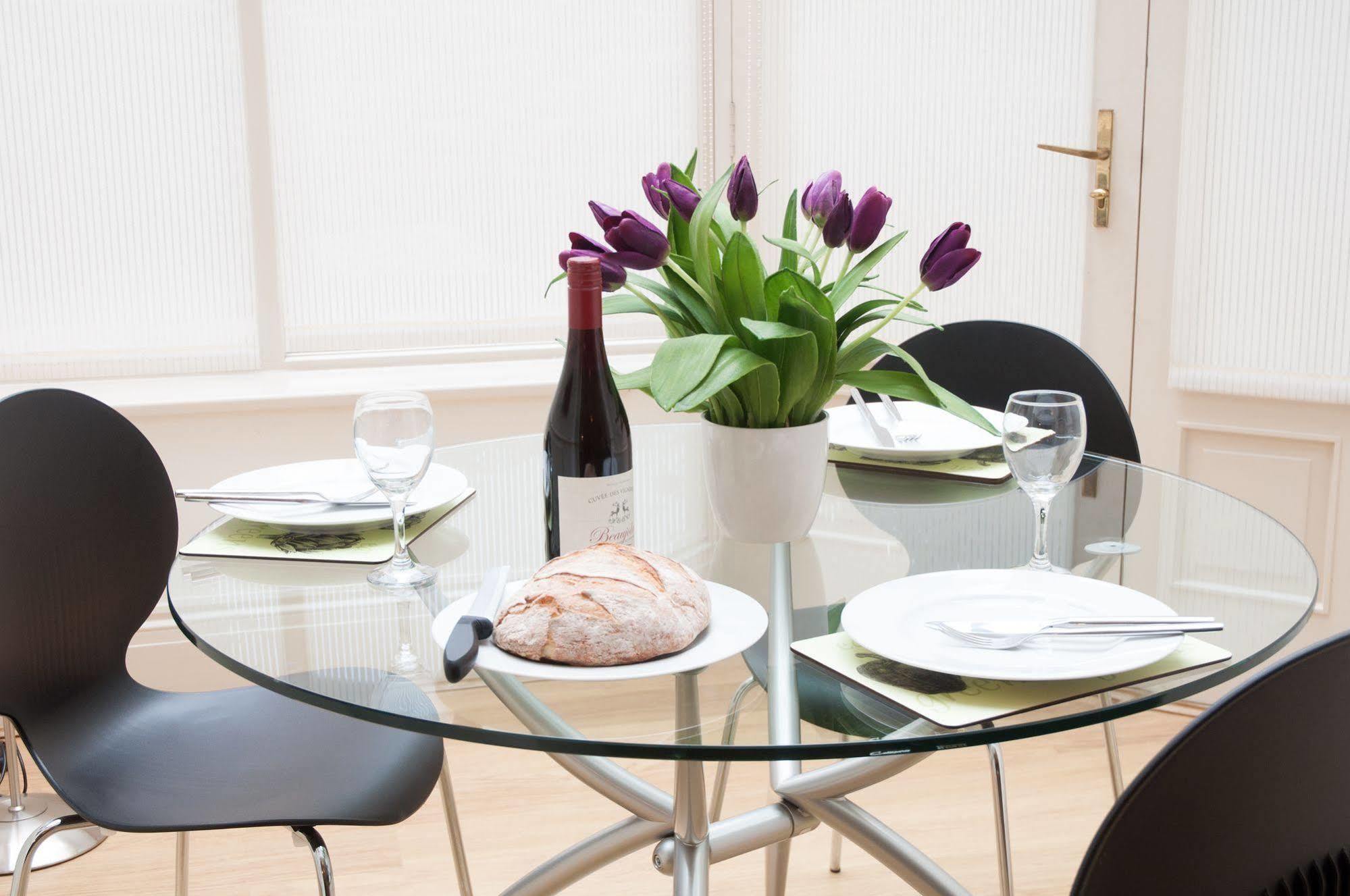 Clarendon House & Gardens Apartment London