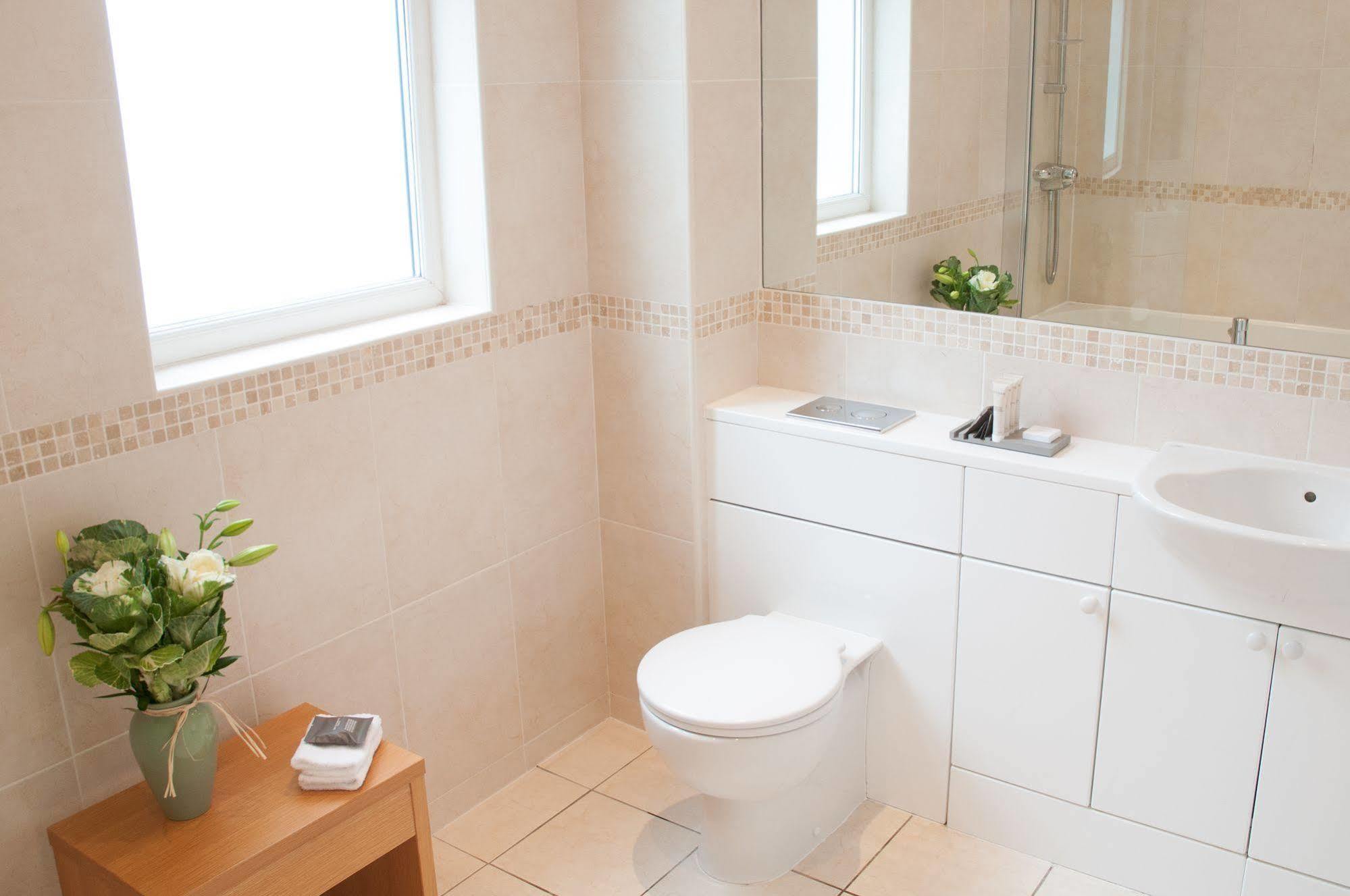 Clarendon House & Gardens Apartment London