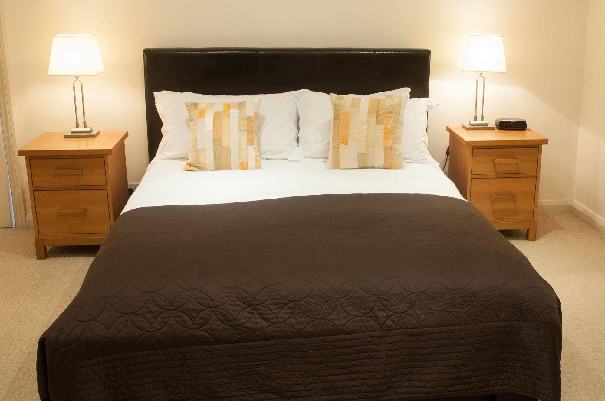 Clarendon House & Gardens Apartment