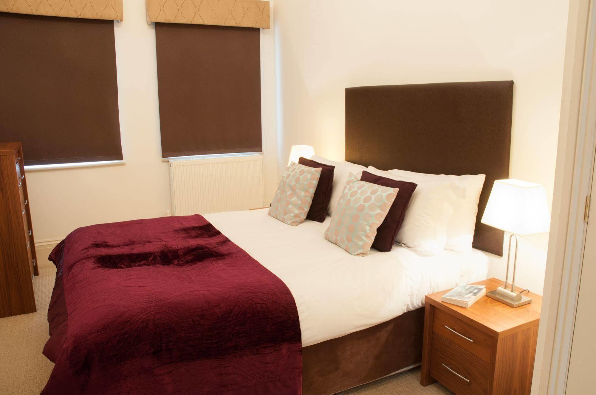 Clarendon House & Gardens Apartment London