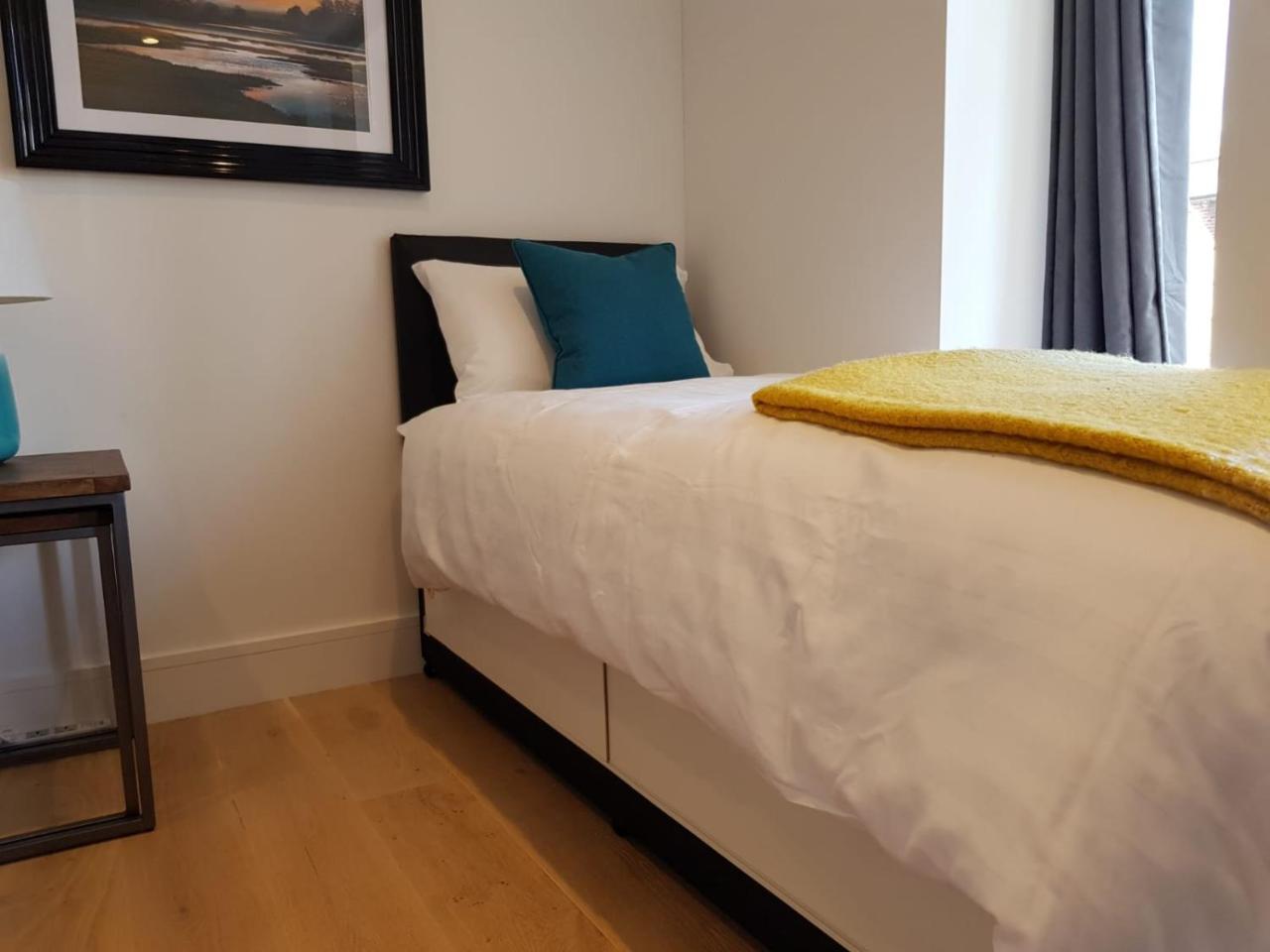 Stunning Ealing Apartment London