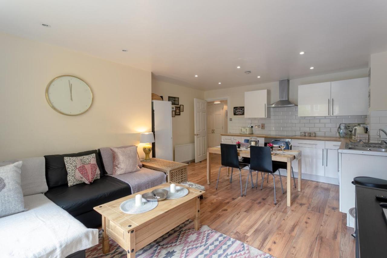 Stylish And Homely 4 Bedroom In East Apartamento Londres