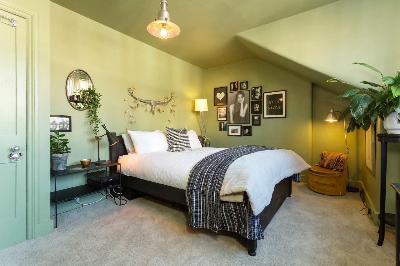 Vakantiehuis Veeve - Midnight Style On Margravine Gardens *