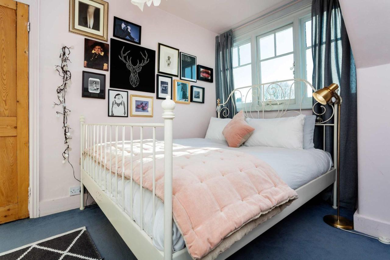 Veeve - Midnight Style On Margravine Gardens Vakantiehuis