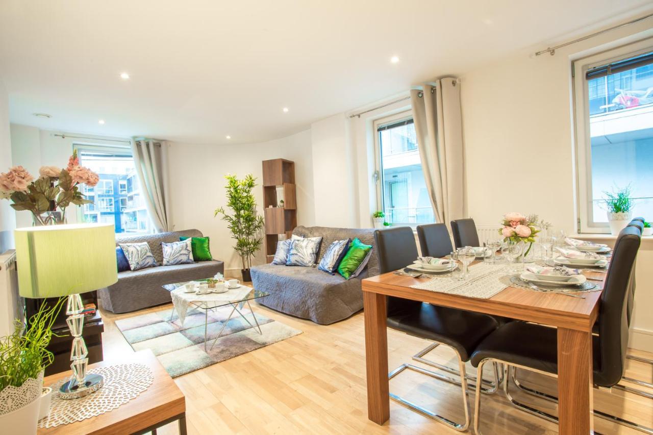 River Walk - Canary Wharf Apartment London