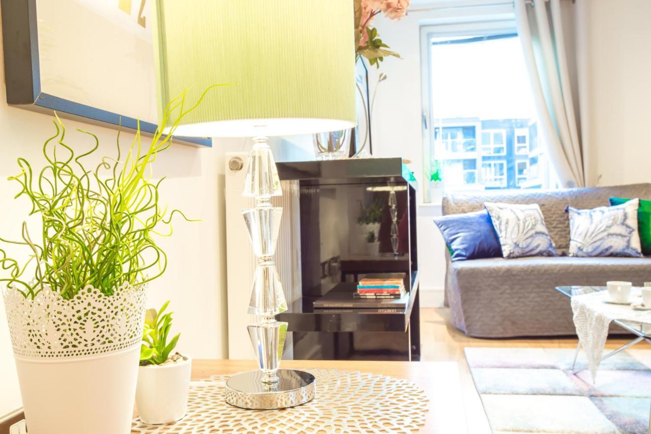 River Walk - Canary Wharf Apartment London
