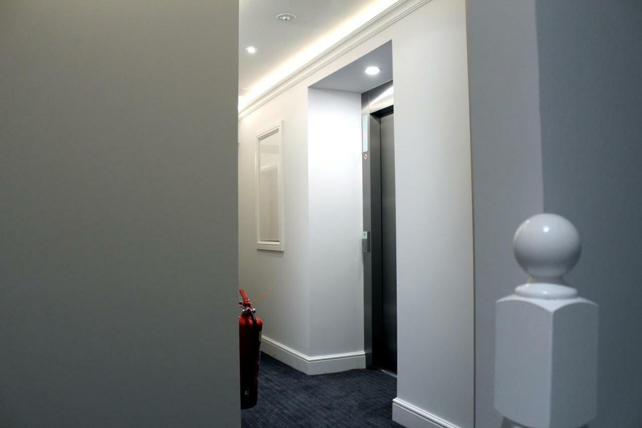 1 Craven Hill Gardens 4* London