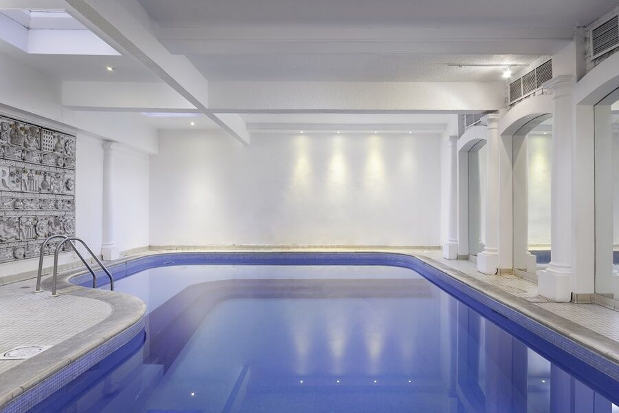 Hotel Henry Viii London