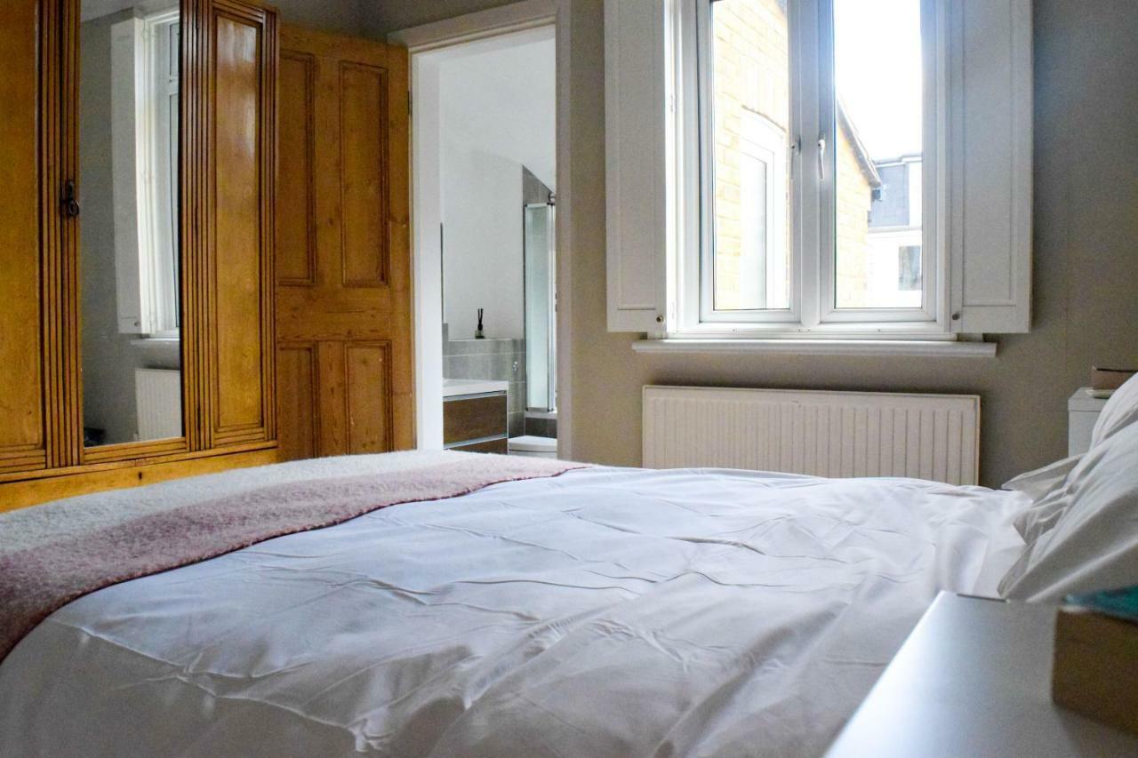 3 Bedroom Family House With A Superb Kitchen And Garden