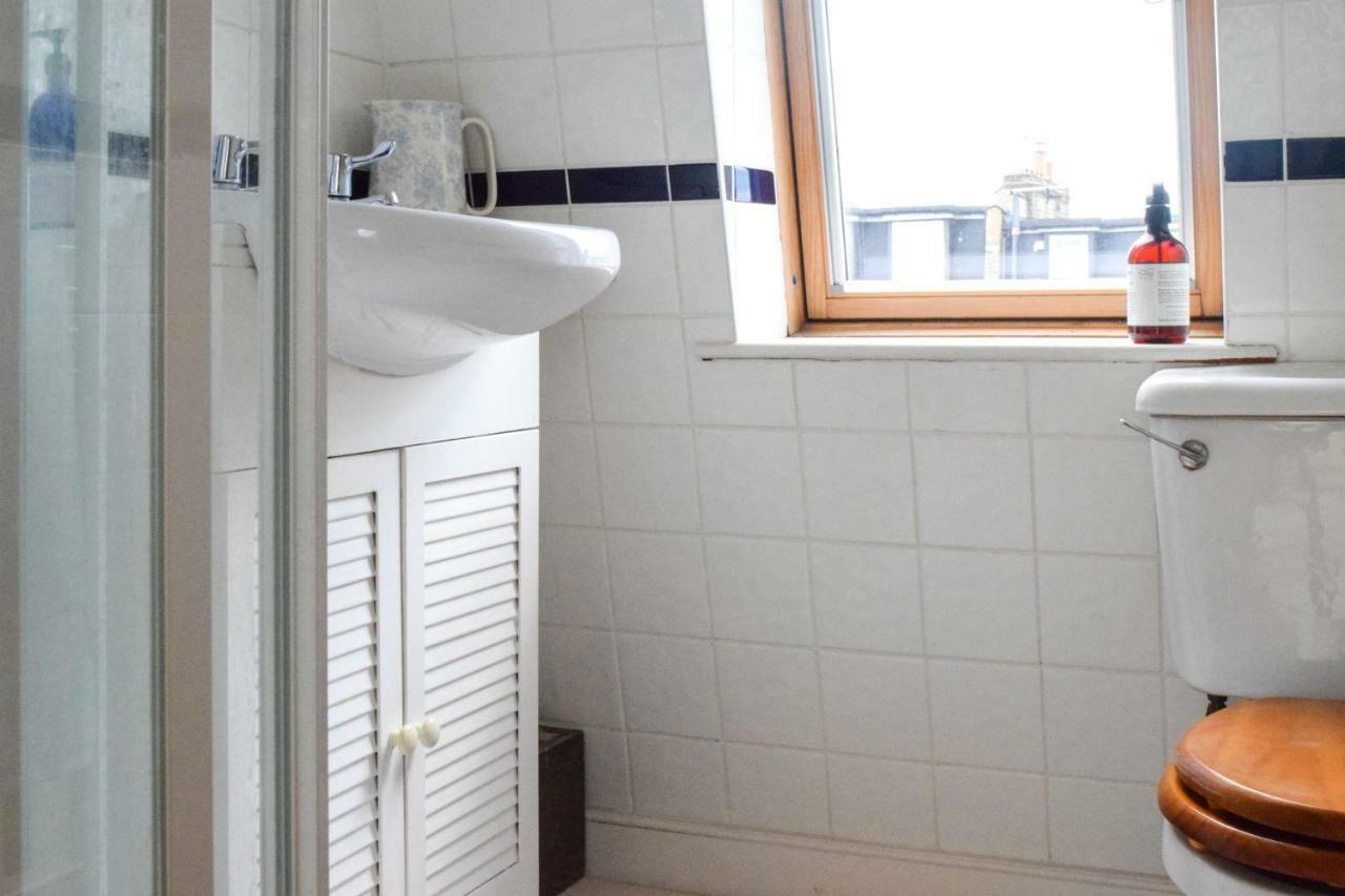 3 Bedroom Family House With A Superb Kitchen And Garden