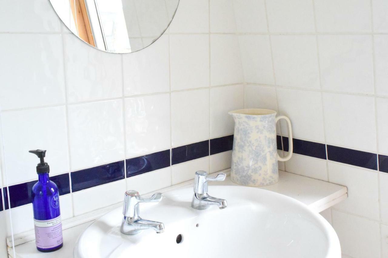3 Bedroom Family House With A Superb Kitchen And Garden *