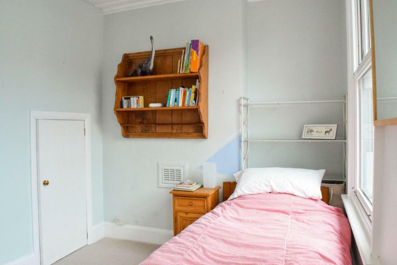 3 Bedroom Family House With A Superb Kitchen And Garden Holiday home *