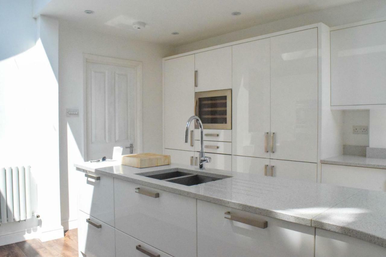 Holiday home 3 Bedroom Family House With A Superb Kitchen And Garden *