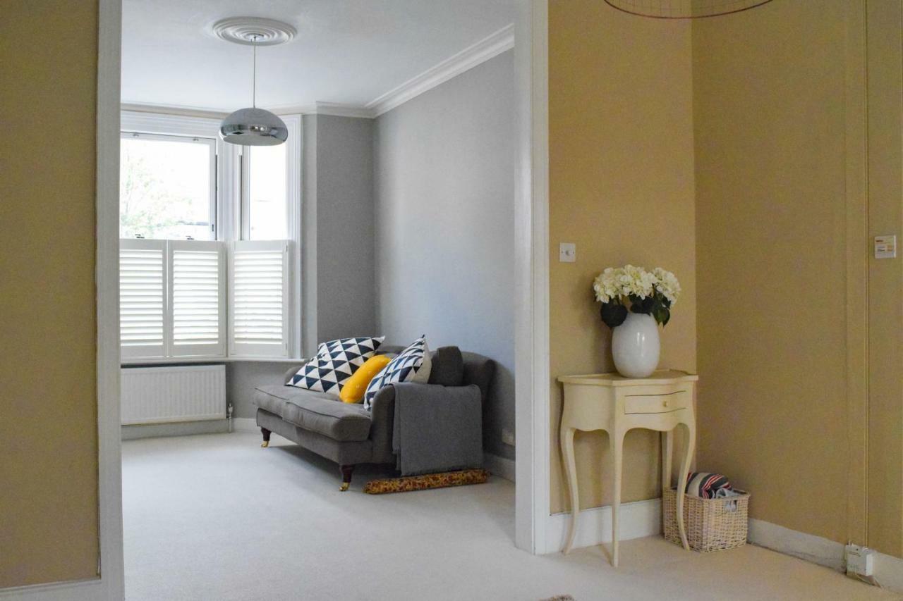 3 Bedroom Family House With A Superb Kitchen And Garden Holiday home *
