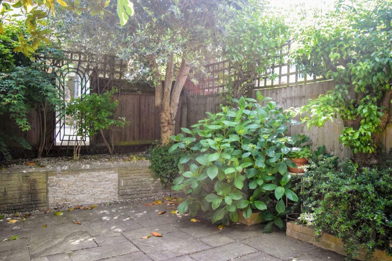 Holiday home 3 Bedroom Family House With A Superb Kitchen And Garden *