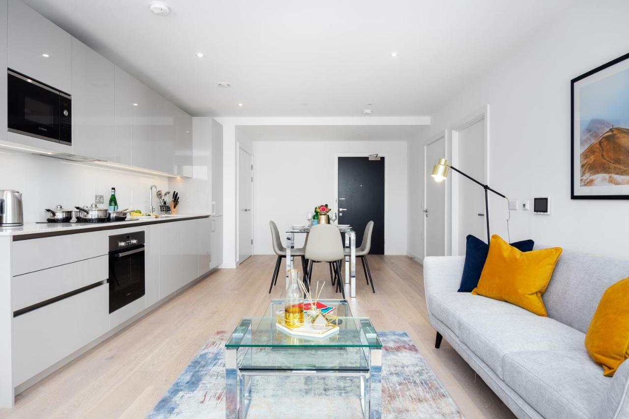 Apartment Two Bedroom Serviced With Balcony In Weymouth Building, Deacon Street London