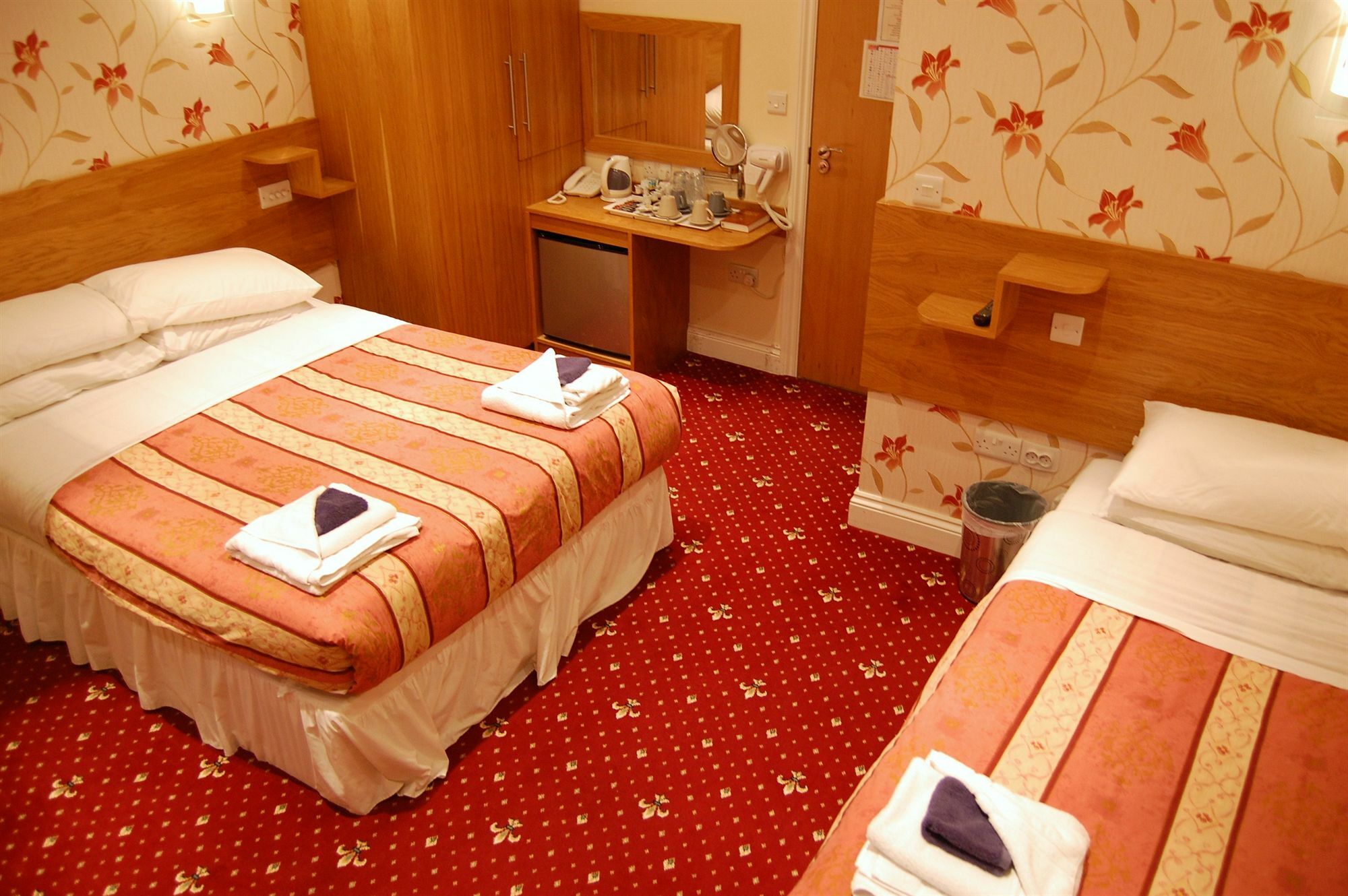 Anchor Hotel 3*