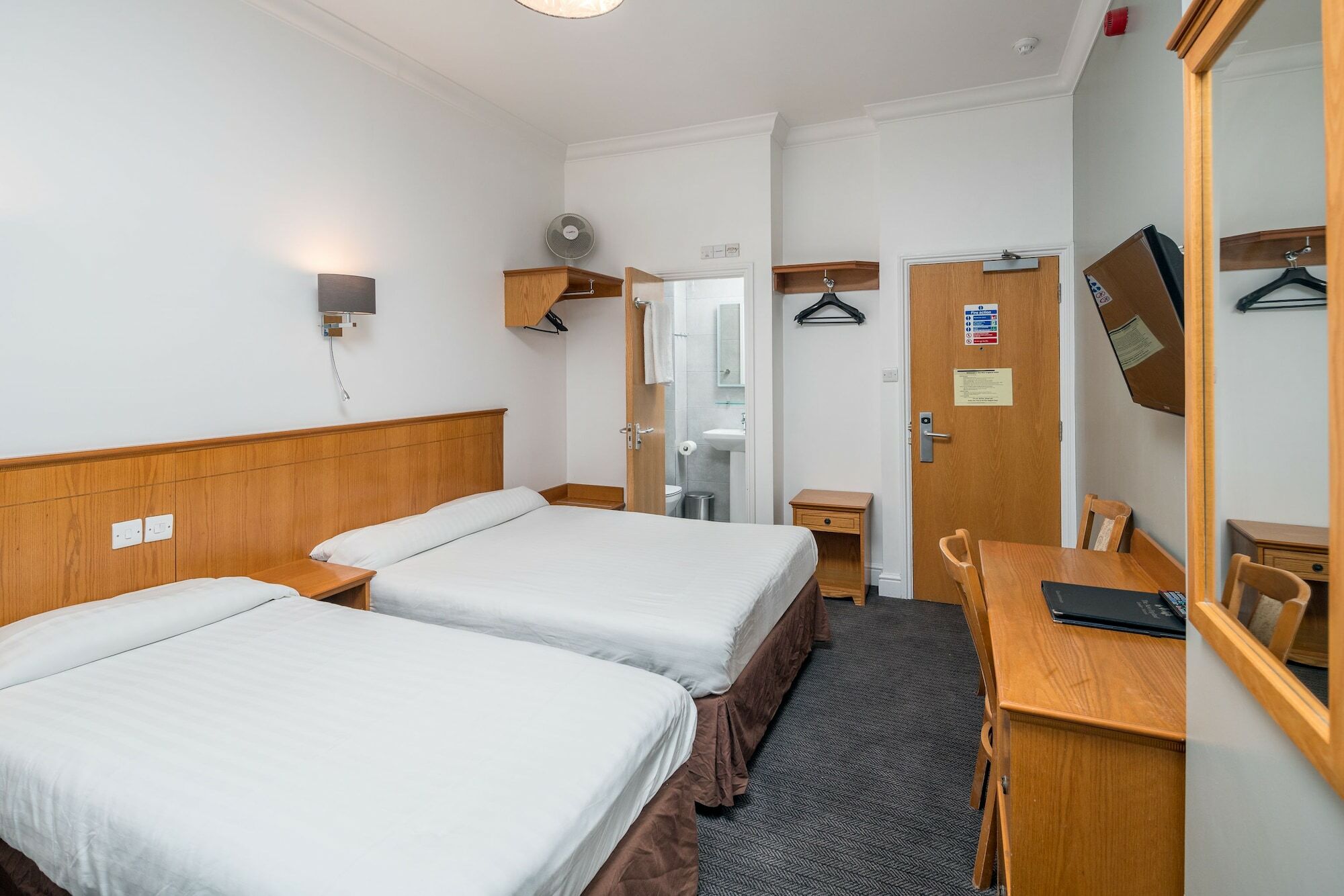 Oyo Townhouse New England, Victoria Hotel Londres