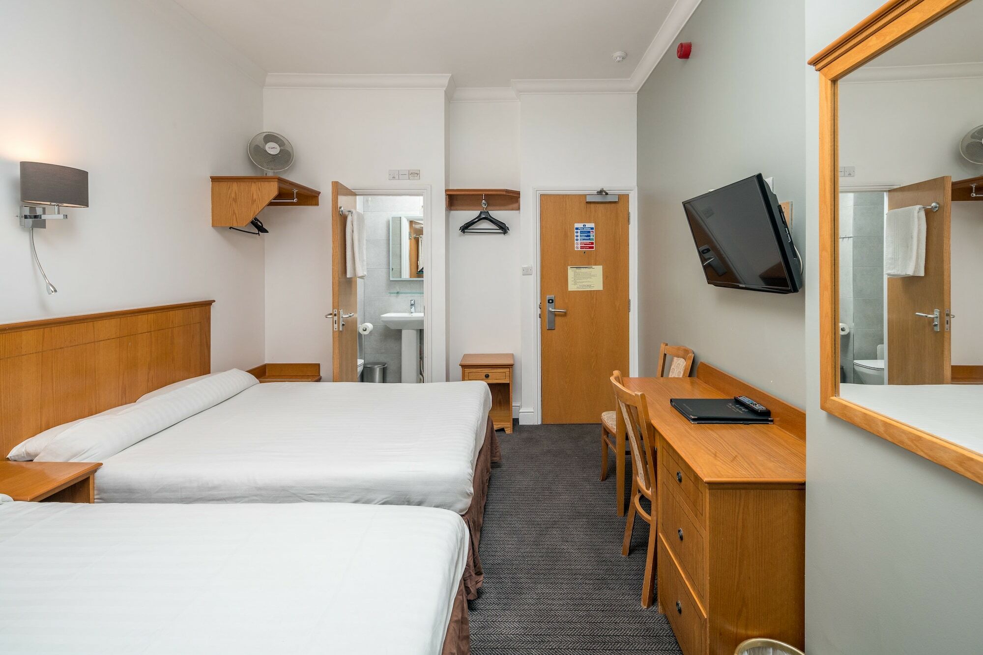 Oyo Townhouse New England, Victoria Hotel Londres