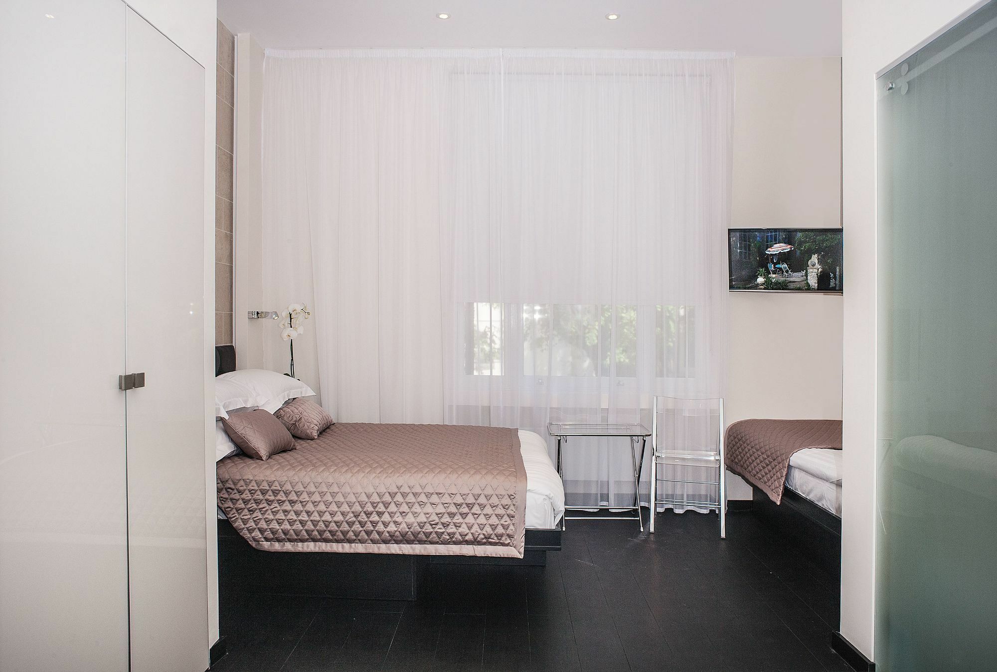 Nox Golders Apartahotel 4*