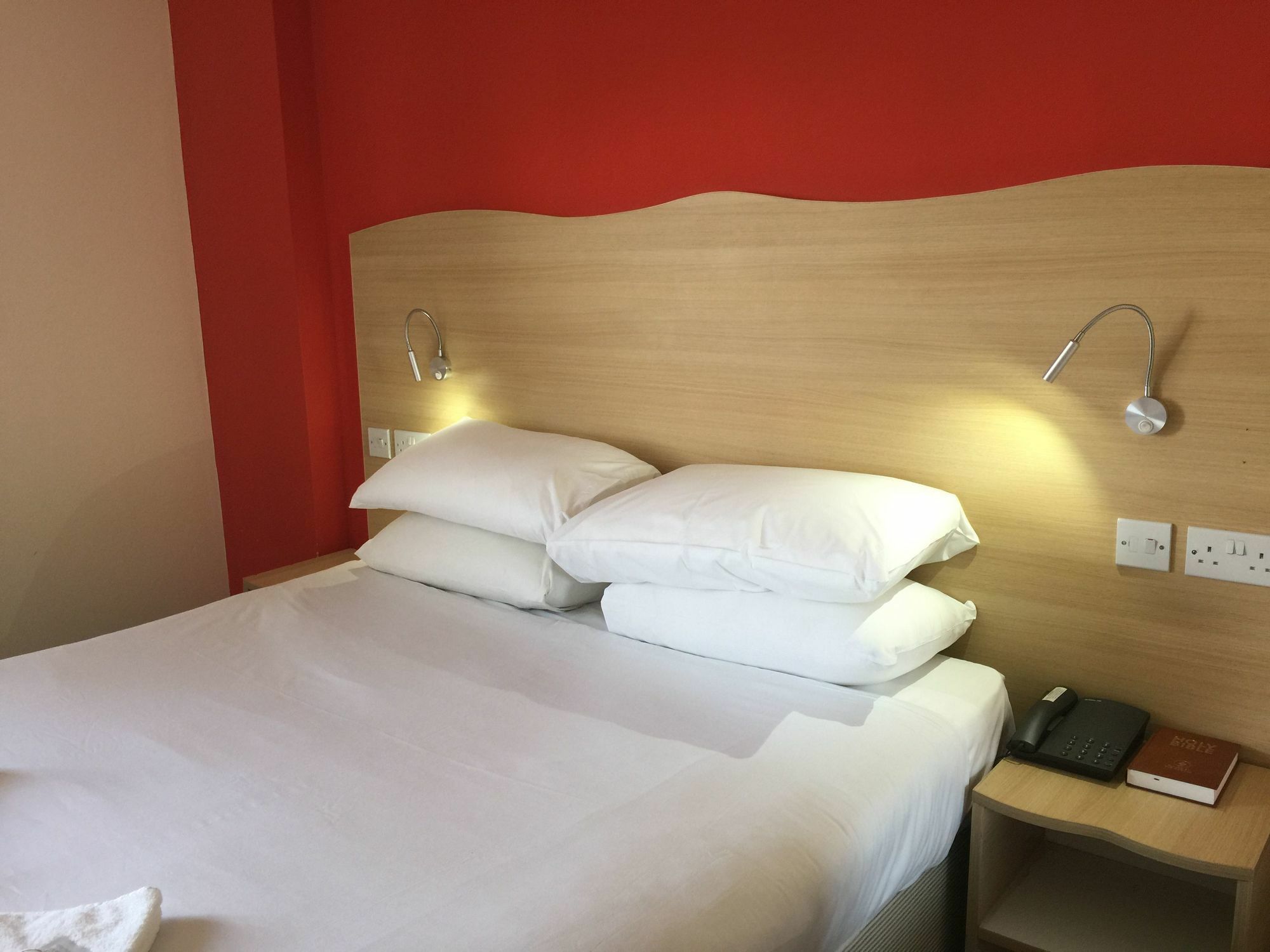 Western Queens Crystal Palace 3* Londen