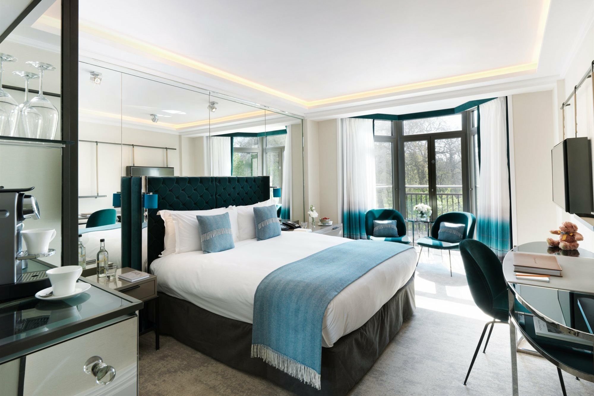 Hotel The Athenaeum & Residences