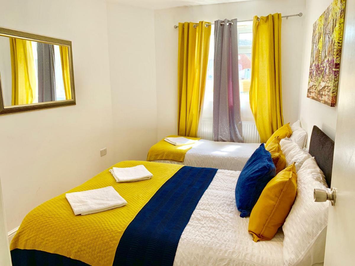 Appartement 3 Bedrooms, 3 Baths, Spacious Lounge, Full Kitchen, Garden, Ground Floor, Free Parking Londen