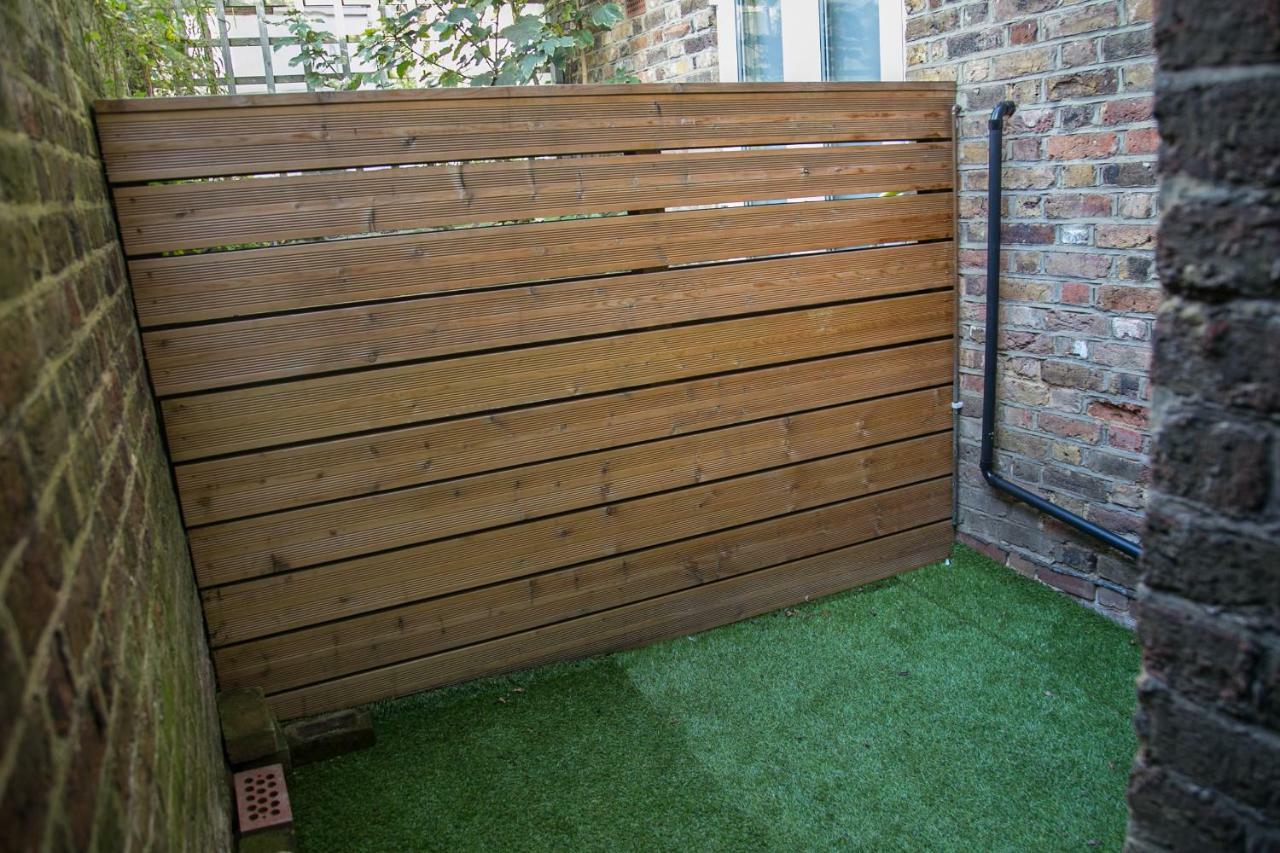 Apartamento Modern Basement Flat With Garden Londres
