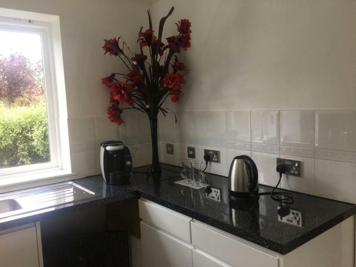 2 Bed Flat, Dedicated Workspace, Parking, 4ktv Apartamento *