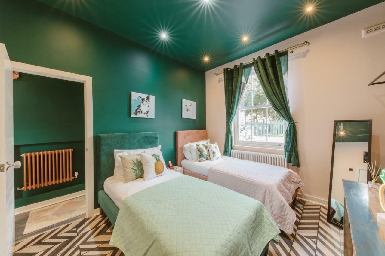 River House With Hot Tub Apartment London