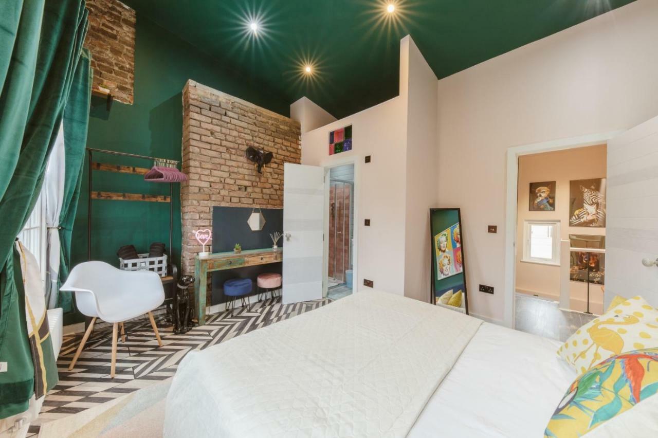 River House With Hot Tub * London