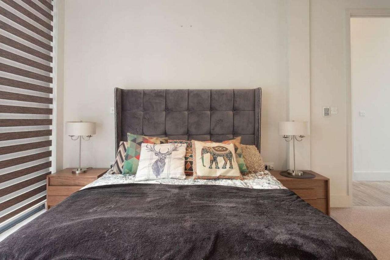 Homestay Luxury En-suite Double Room/ W Roof Terrace & Netflix