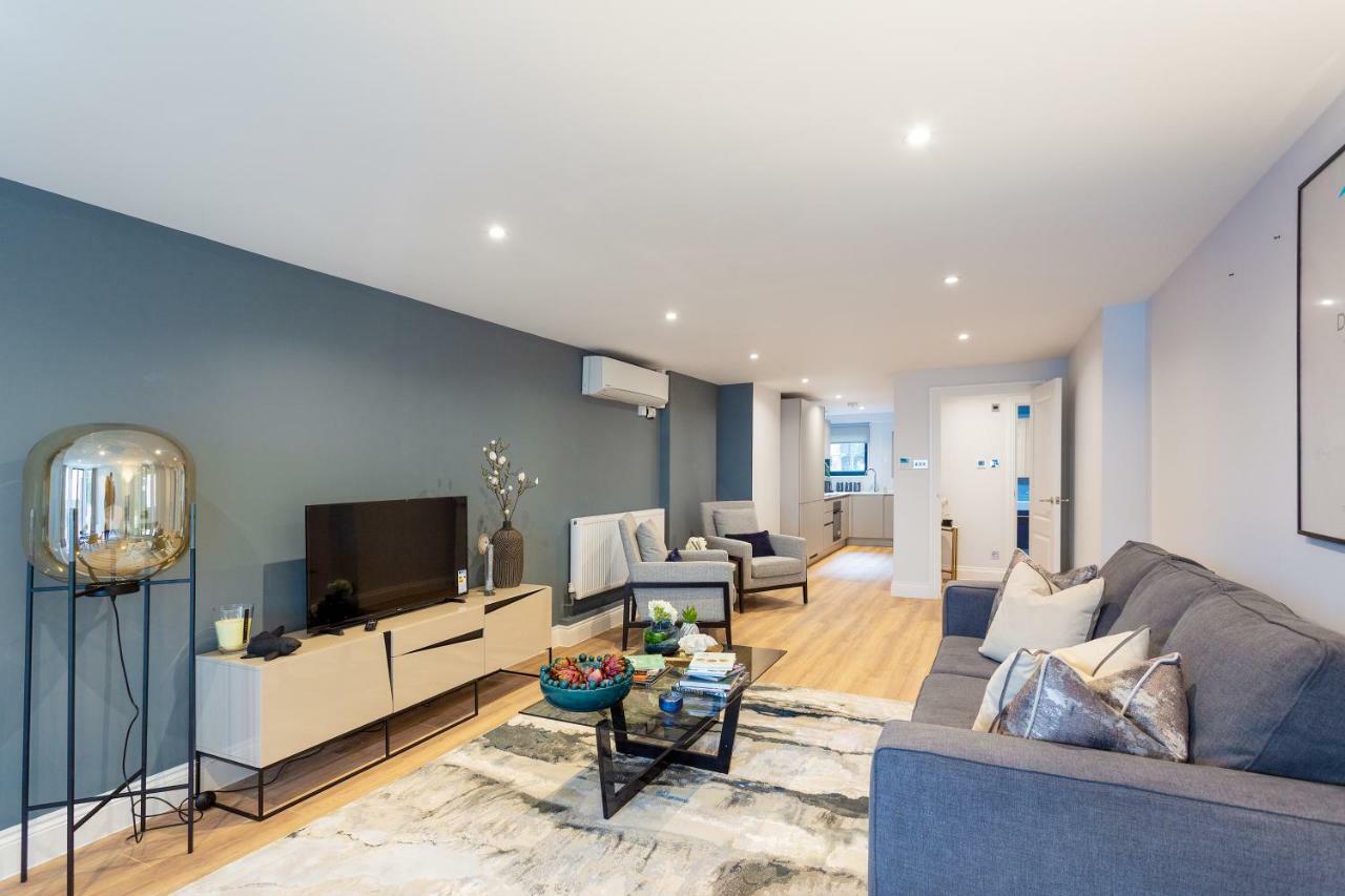 The Carlyle - Stunning Serviced Apartment *