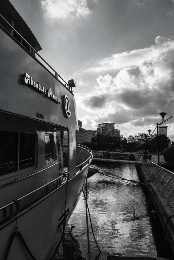 Absolute Pleasure Yacht Londen
