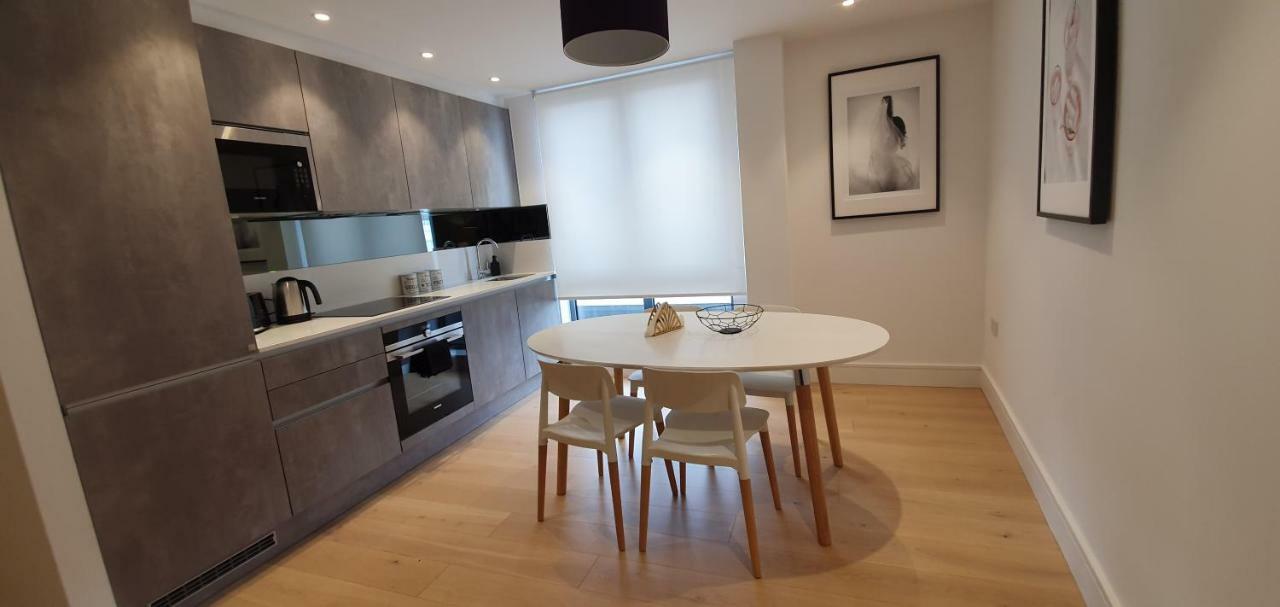 Luxury Frampton Apartment *
