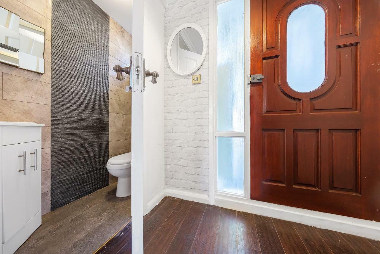 Homestay Canton Street London