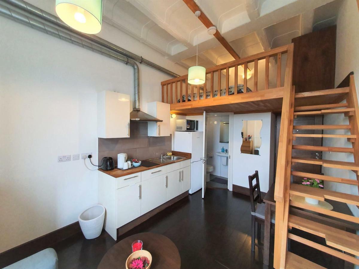 Hanover House Apartment *