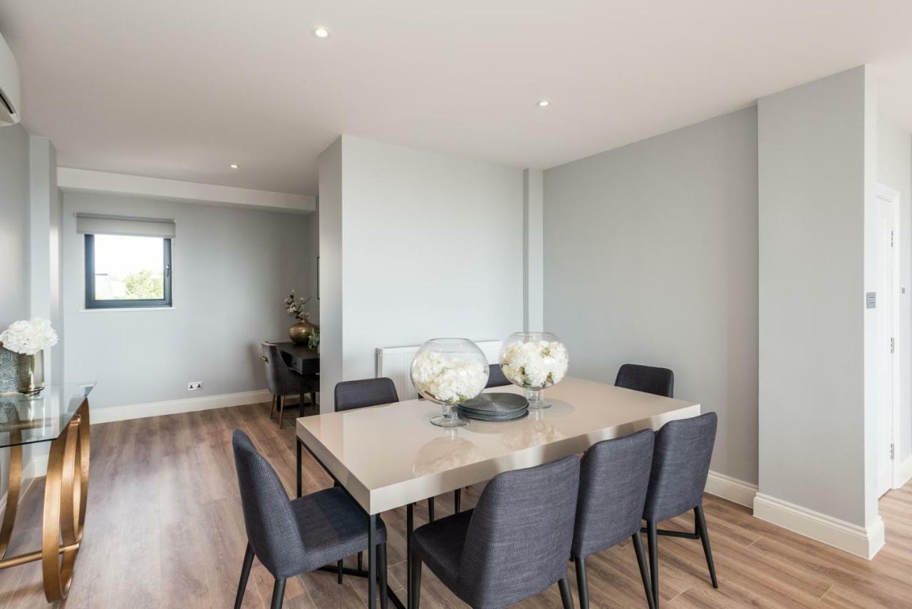 The Carlyle - Stunning Serviced Apartment