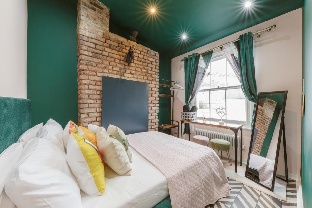 Apartment River House With Hot Tub London