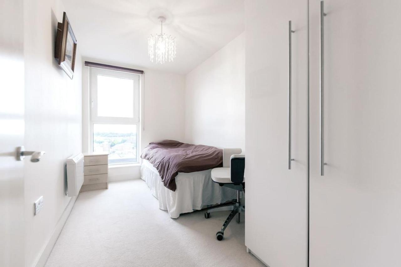 Chelsea / Imperial Wharf - Bright, Modern, Sunset View Apartamento *