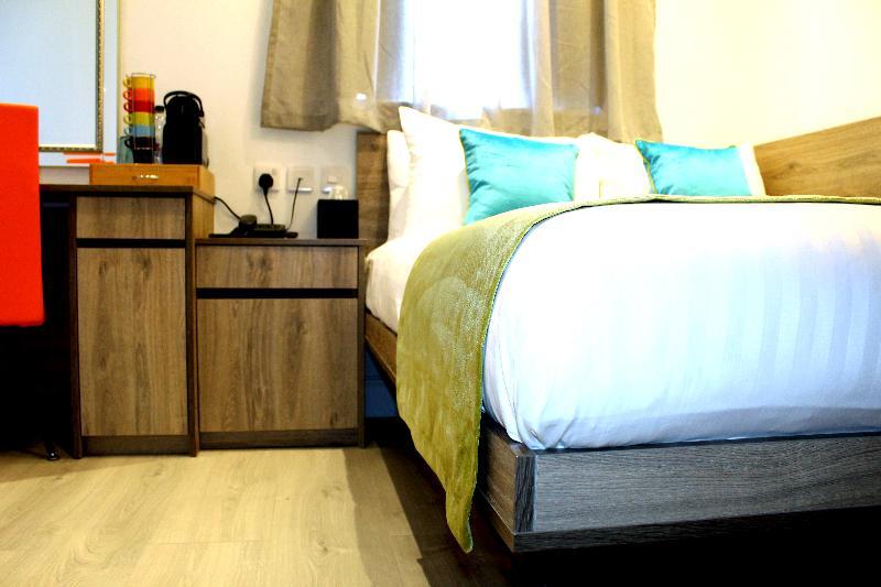 1 Craven Hill Gardens Aparthotel