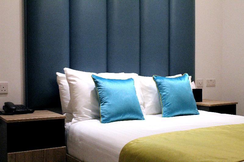 1 Craven Hill Gardens 4*