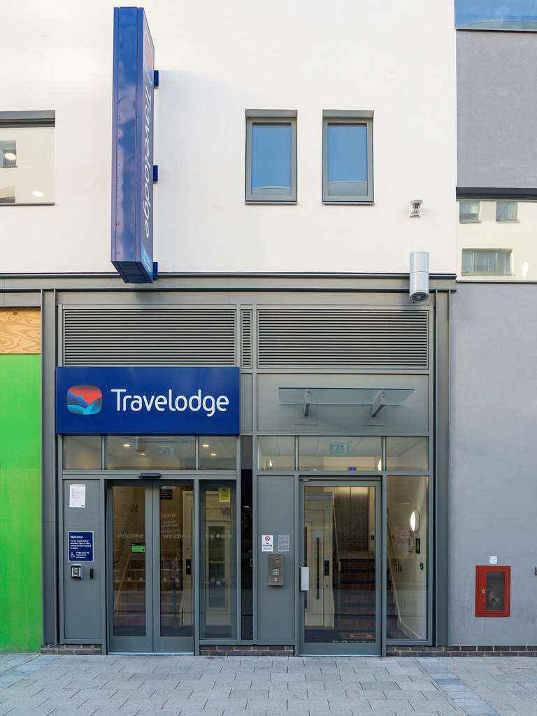 Hotel Travelodge London High Road 3*