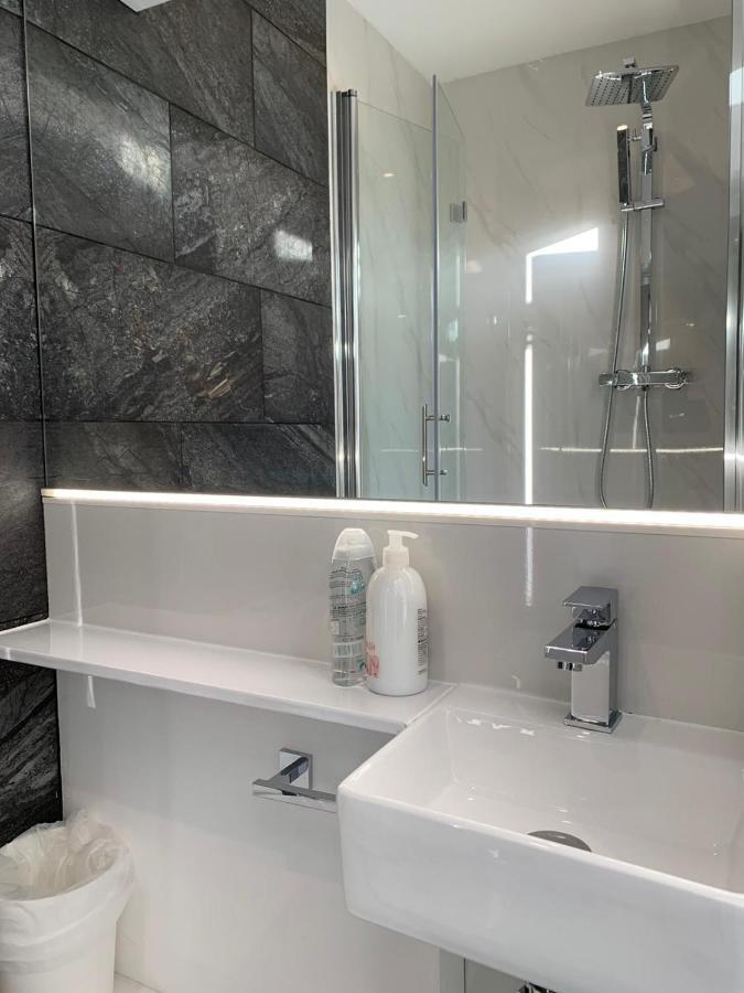 Apartment Luxury Near Wembley Stadium, Wembley Arena, Designer Outlet