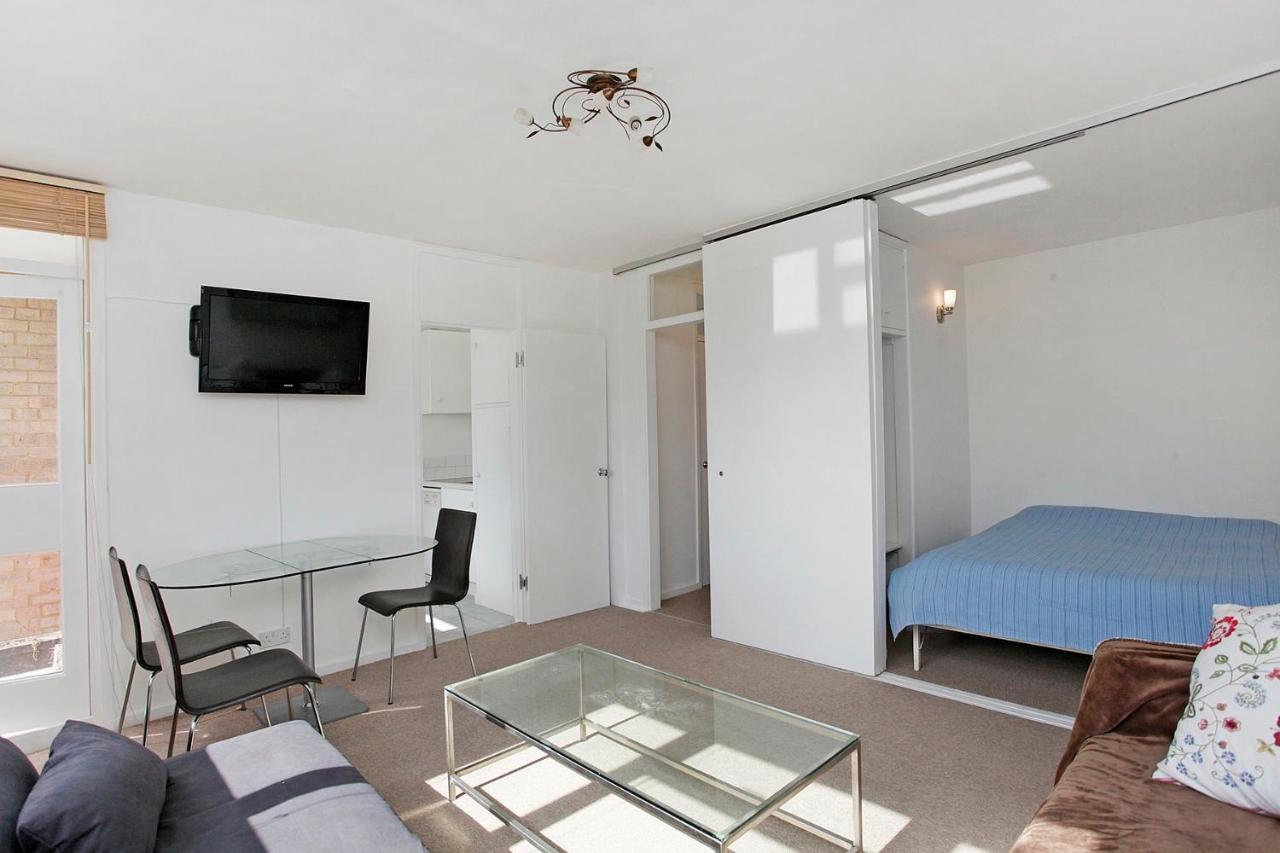 Apartment 5 Mins Putney Tube Station London