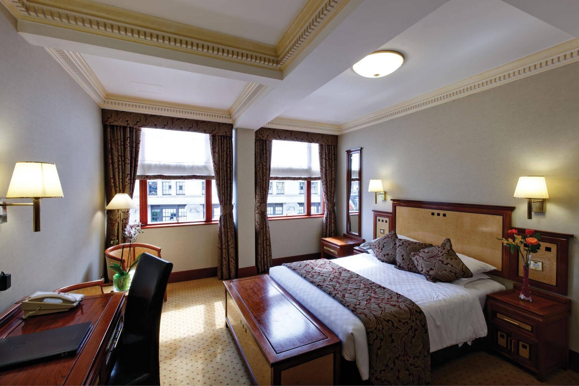 Nyx Holborn By Leonardo 5*