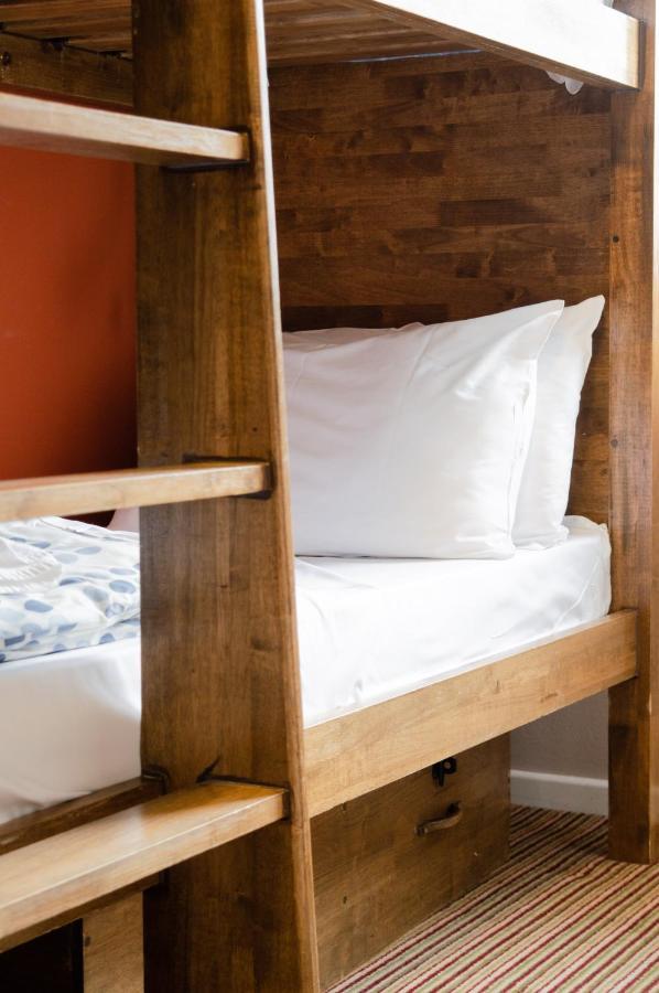 Palmers Hillspring At Willesden Hostal