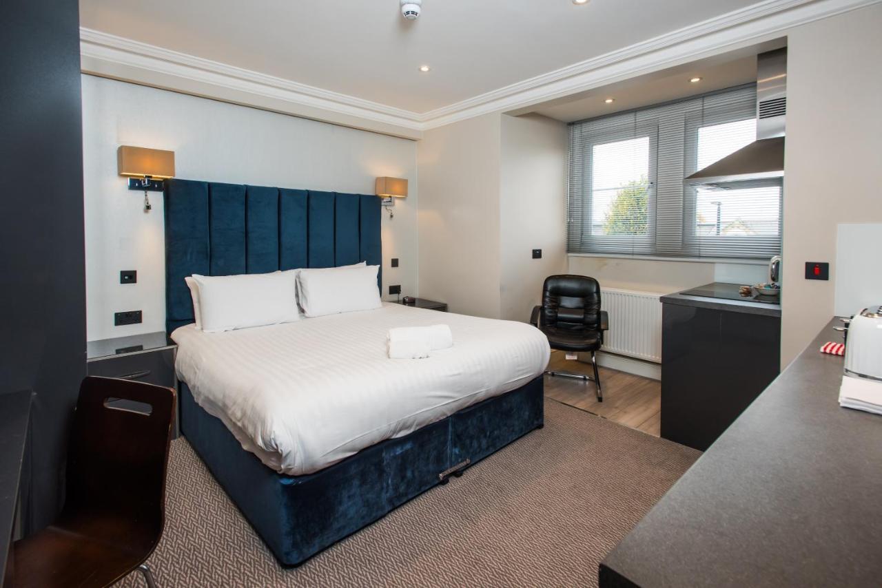 Western Chiswick Palace & Hotel 3*
