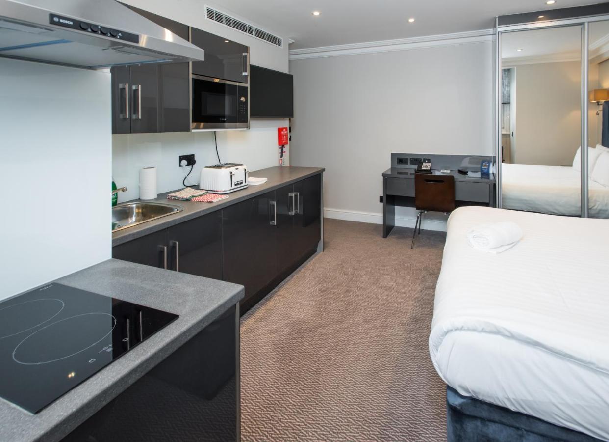 Western Chiswick Palace & 3* London
