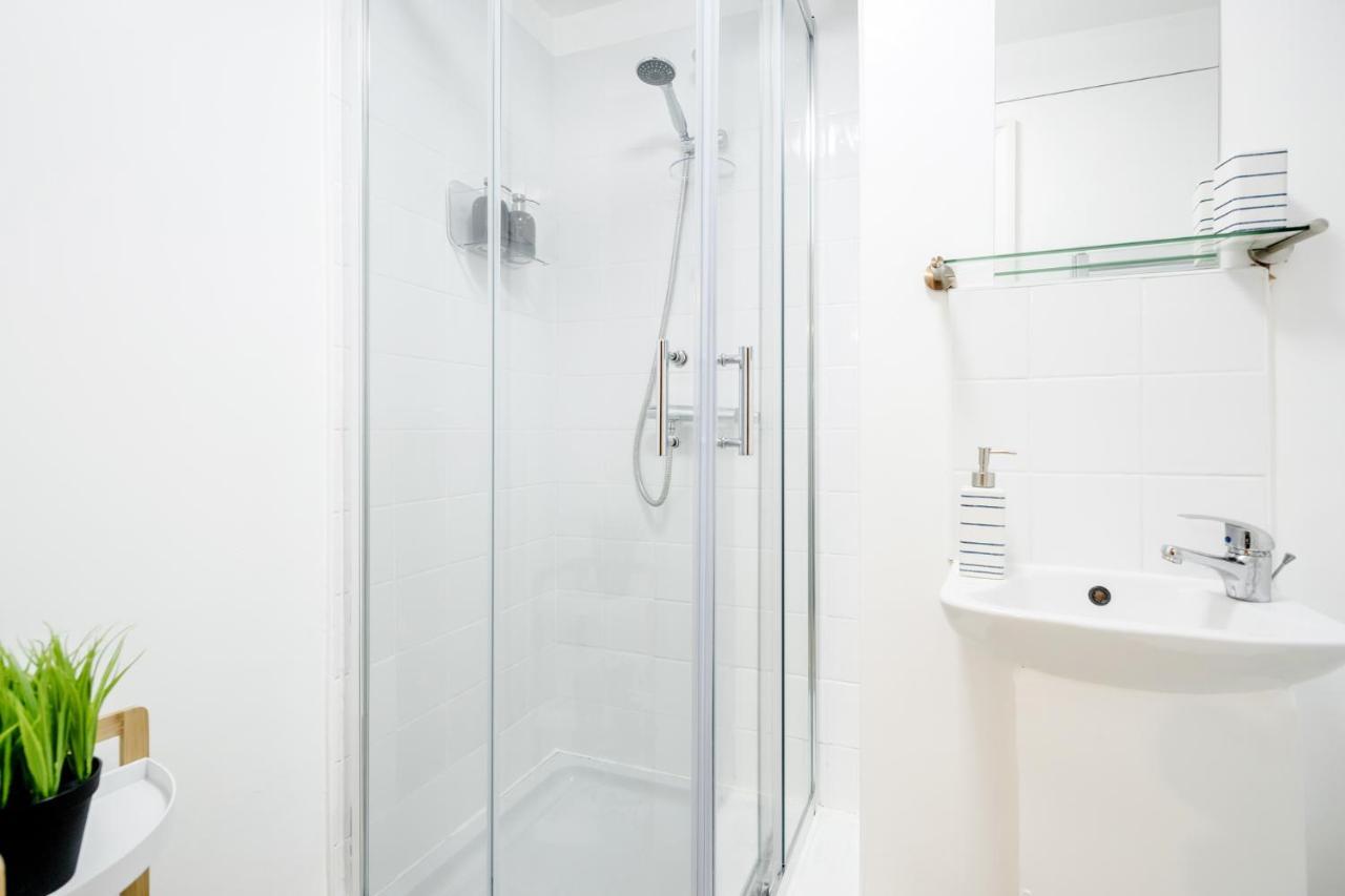 Elegant Kensington With Patio London